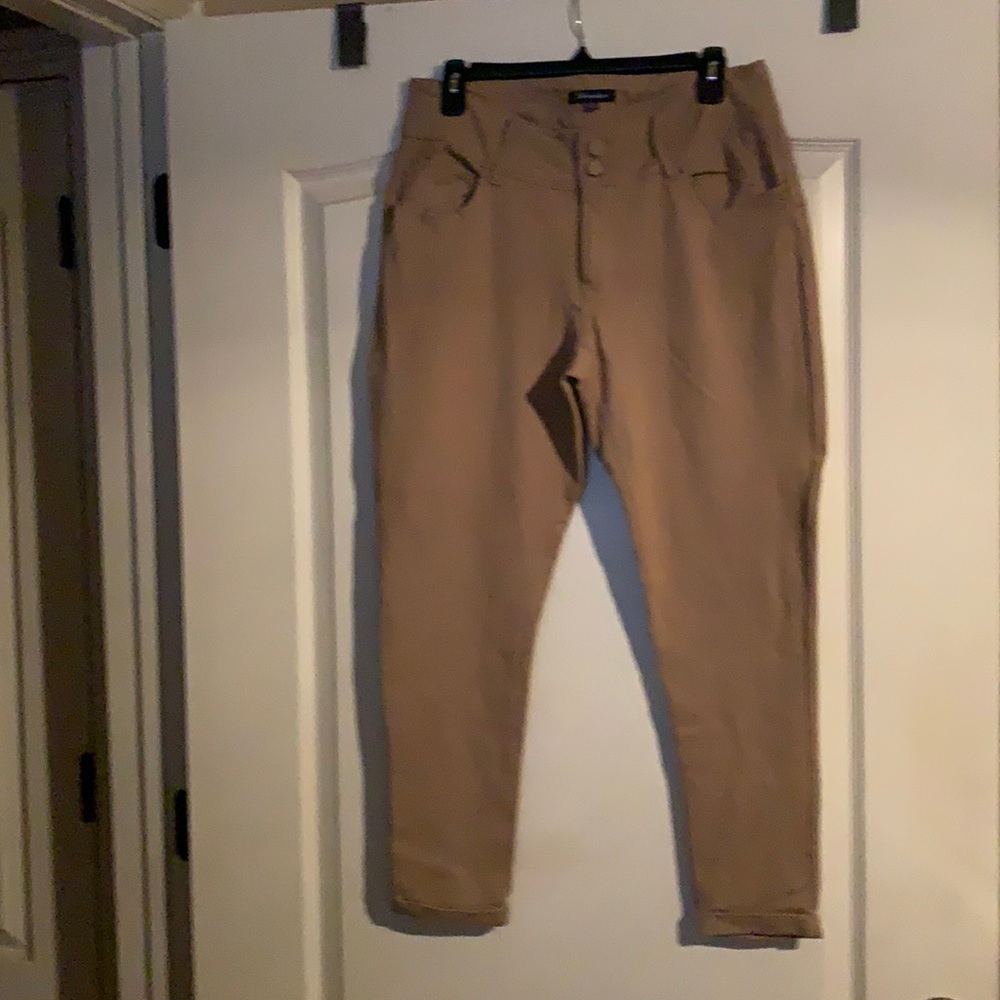 Belted, stretchy tights